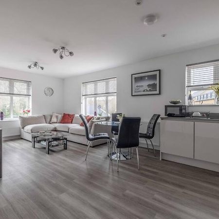 Englefield Green Stylish Home @ Virginia Water Lake & Free Parking מראה חיצוני תמונה